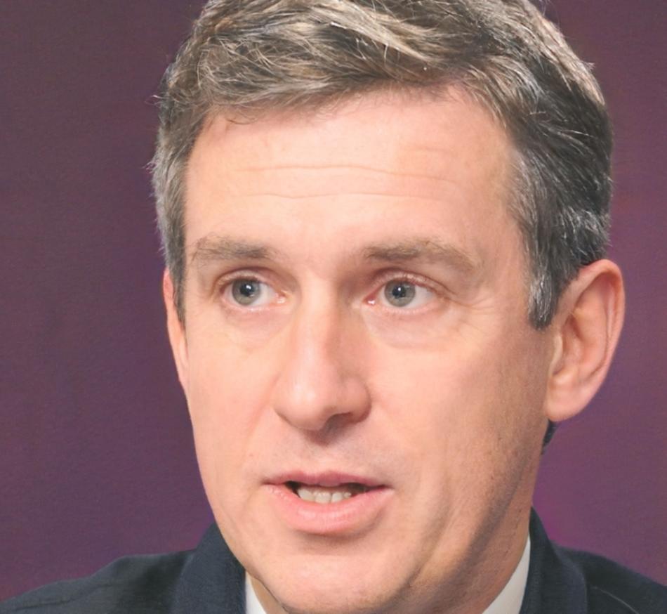 Marcus Thompson, Analista de Inversiones Senior